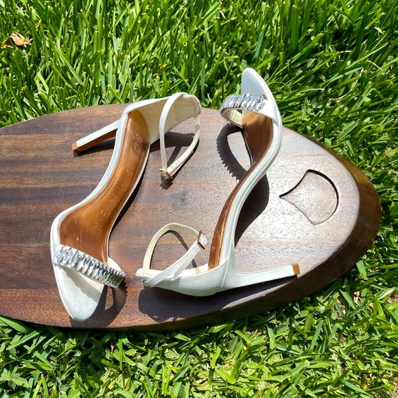 - TED BAKER Saralia white satin embellished ankle strap sandals size  38.5 Us 8 - Picture 3 of 11